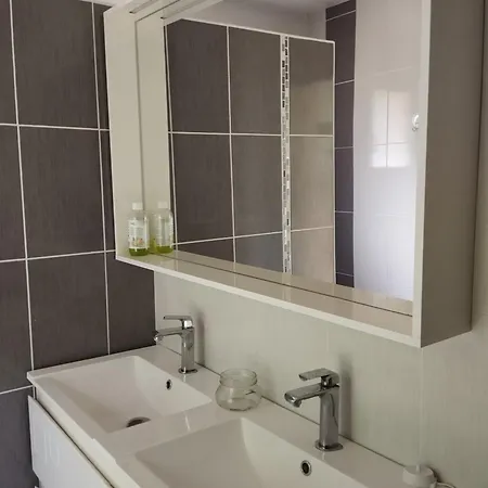 Familly 3 Se Trouve A 10 Min Du Circuit Des 24 H Du Mans 1 H 30 Du Péage Saint Arnoult 15 Min Du Pôle Européen Du Cheval A Savignee L'évêque Сasa de vacaciones