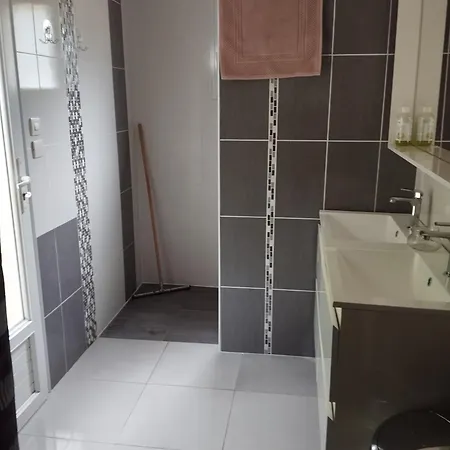 Familly 3 Se Trouve A 10 Min Du Circuit Des 24 H Du Mans 1 H 30 Du Peage Saint Arnoult 15 Min Du Pole Europeen Du Cheval A Savignee L'eveque Vakantiehuis Changé