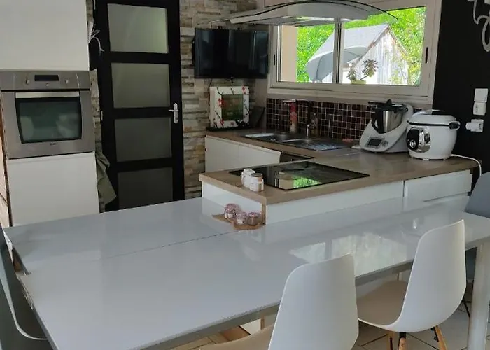 Familly 3 Se Trouve A 10 Min Du Circuit Des 24 H Du Mans 1 H 30 Du Peage Saint Arnoult 15 Min Du Pole Europeen Du Cheval A Savignee L'eveque Ferienhaus Changé