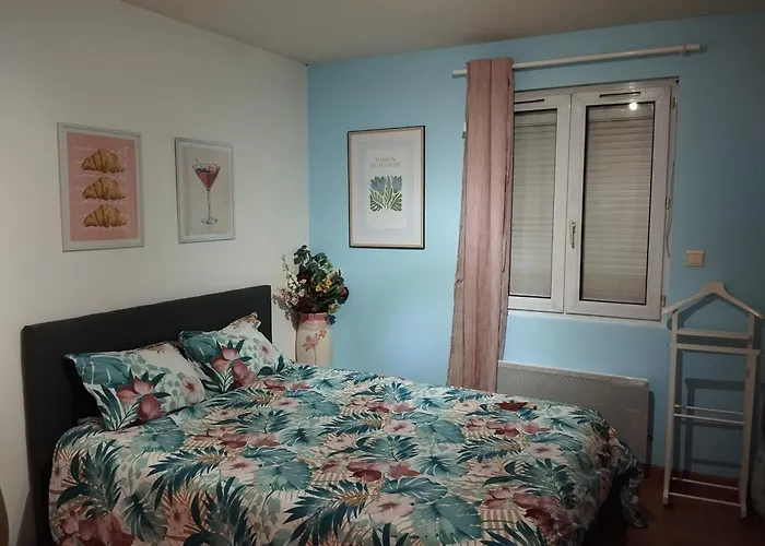 Familly 3 Se Trouve A 10 Min Du Circuit Des 24 H Du Mans 1 H 30 Du Peage Saint Arnoult 15 Min Du Pole Europeen Du Cheval A Savignee L'eveque Ferienhaus Changé