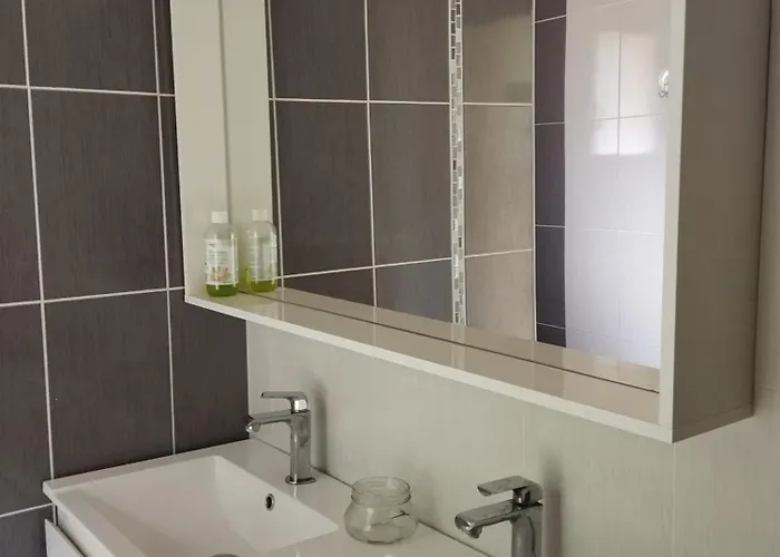 Familly 3 Se Trouve A 10 Min Du Circuit Des 24 H Du Mans 1 H 30 Du Peage Saint Arnoult 15 Min Du Pole Europeen Du Cheval A Savignee L'eveque Ferienhaus