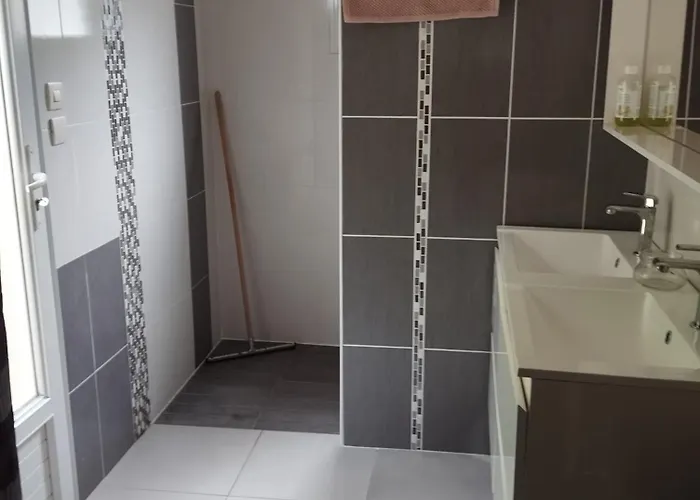 Familly 3 Se Trouve A 10 Min Du Circuit Des 24 H Du Mans 1 H 30 Du Peage Saint Arnoult 15 Min Du Pole Europeen Du Cheval A Savignee L'eveque Ferienhaus Changé